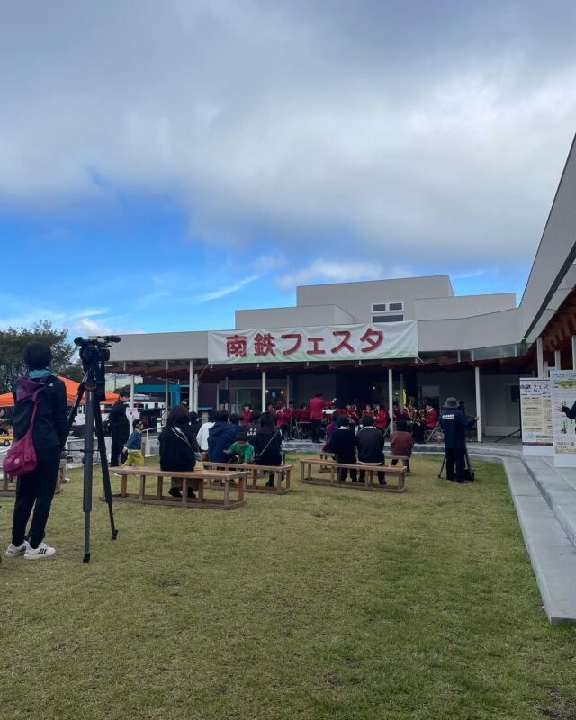 南鉄フェスティバル開催中です！
鉄道のイベントや様々なグループのステージイベントが行われているいます！
その他にも、色々なキッチンカーが出店していますので、
是非足を運んでみてはいかがでしょうか！