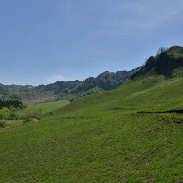 【 🏃 aso volcano trail💨 】 
阿蘇100kmを走るトレイルランニング大会
⁡が開催されます。

URL: https://aso-field-run.jp/volcano/

日時：令和7年5月10日 (土) AM7時スタート
　　 令和7年5月11日 (日) PM12時終了
⁡
場所：スタート/ASO MILK FACTORY
フィニッシュ/アスペクタ

高森町でのステーションは、
①旧上色見小学校（上色見地区）と
②高森峠がございます。

↓以下の時間帯になると、選手がヘッドライトを付けて
　走っている姿が見られると思います。

①旧上色見小学校（上色見地区）
5月10日 (土) 14:00頃～

②高森峠
5月10日 (土) 22:00頃～
⁡
※当時間帯の運転には、十分にお気をつけください。🚗

#トレイルランニング #阿蘇 #高森町 #アスペクタ #南阿蘇