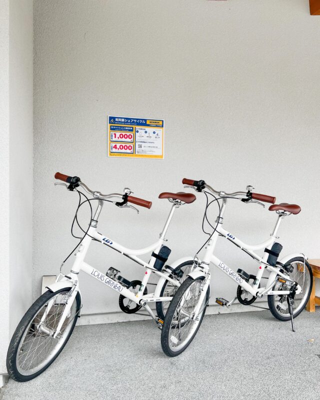 【南阿蘇シェアサイクル🚲高森駅も開始‼️】
駅降りてすぐだから利便性抜群！
現在、南阿蘇鉄道 立野駅と中松駅にて行われている
『南阿蘇シェアサイクル』が
高森駅にもサービス拡大しました！🎉

自転車（ミニベロ）で気軽に南阿蘇周遊することが出来、
3駅のステーション内であれば24時間 貸出・返却も自由🚲✨️

また、南阿蘇鉄道に自転車を持ち込める
『輪行』にも対応しており、
列車と自転車を組み合わせた新しい旅のスタイルを楽しめます！
（付属の『輪行バッグ』に自転車を完全に収納してください）

【南阿蘇シェアサイクル ステーション】
🚲️高森駅 ステーション（設置台数：2台）
　設置場所：交流施設 2番バス乗り場付近
🚲️中松駅 ステーション（設置台数：2台）
🚲️立野駅 ステーション（設置台数：4台）

利用料金：
2時間ごと 1,000円
1日最大 4,000円
※5分超過ルール有り：詳しくは申込時にご確認ください。

※お支払いはスマートフォンからの
　『クレジットカード事前決済のみ』となります。
　現金や電子マネーはご利用いただけません。

※自転車は電動アシスト付きではありません。
　電動アシスト付き自転車は、
　高森観光推進機構またはアクティビティセンター南阿蘇にて
　貸し出しを行っております。

🏃‍♀️貸出申込につきましては
「南阿蘇シェアサイクル」と検索、または
アクティビティセンター南阿蘇のホームページからお申込ください。

ℹ️お問い合わせ先
アクティビティセンター南阿蘇
住所：熊本県阿蘇郡南阿蘇村久石2807（道の駅あそ望の郷くぎの内）
電話番号：0967-67-2222