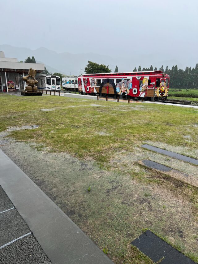 高森町では大雨の影響で
一部交通機関の運休・遅延が発生しております。

天気予報など最新の情報を確認しながら、気を付けてお過ごしください。

6/24 10:00時点

■南阿蘇鉄道
全線で列車の運行を見合わせ

■路線バス
通常運行

■快速たかもり号
通常運行

■特急たかちほ号
通常運行

■あそちほ号
条件付き運行
※道路状況によっては、途中で運行打ち切りや折り返し運行となる可能性有り