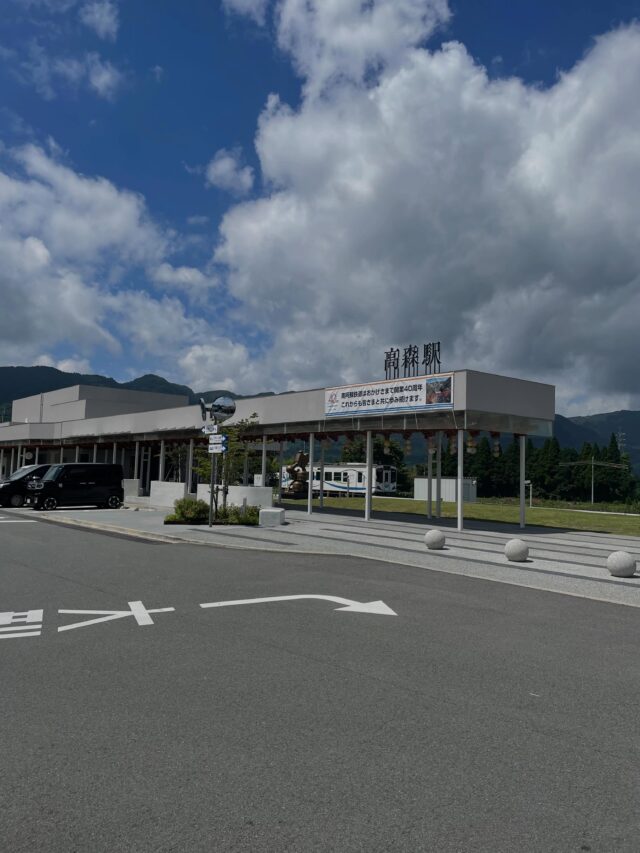 高森町では朝から晴れ間も見えてきましたが、
大雨の影響で一部交通機関の遅延が発生しております。
天気予報など最新の情報を確認しながら、気を付けてお過ごしください。
⁡
6月28日 10:30時点

■南阿蘇鉄道
通常運行

■路線バス
通常運行

■快速たかもり号
通常運行

■特急たかちほ号
通常運行

■あそちほ号
6/26  9:00時点
大雨のため、始発より条件付きにて運行いたします。
道路状況によっては運行を取りやめる場合もございます。

◾️トロッコトゥクトゥク
通常運行