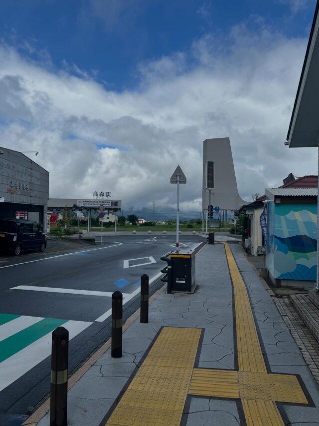 高森町では大雨の影響で
一部交通機関の運休・遅延が発生しております。

現在町内では小康状態にありますが、
これまでの雨で土砂災害や河川の増水等の危険がございますので
くれぐれもご注意ください。

7/2 9:30時点

■南阿蘇鉄道
全線で始発から列車の運行を見合わせ

■路線バス
通常運行

■快速たかもり号
通常運行

■特急たかちほ号
通常運行

■あそちほ号
条件付き運行
※道路状況によっては、迂回または運行打ち切りの場合も有り
