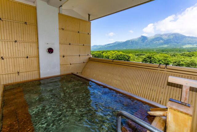 【お知らせ】
休暇村 南阿蘇より

令和8年熊本地震による熊本県内の断水地域在住の方を対象に、
2026年8月31日まで温泉大浴場のご入浴を無料でご提供致します。
※11:30～14:30まで。受付にてお申し出頂き、ご住所確認がございます。

また、避難によるご宿泊に関しても特別対応致しますので
詳しくはお電話にてご連絡下さいませ。（TEL：0967-62-2111）

※被災されて避難を希望される方で、
　八代市、宇土市、宇城市、氷川町、甲佐町にお住まいの方、
　又は避難されている方が対象となります。

お問い合わせ先:
休暇村 南阿蘇
阿蘇郡高森町高森3219
TEL 0967-62-2111